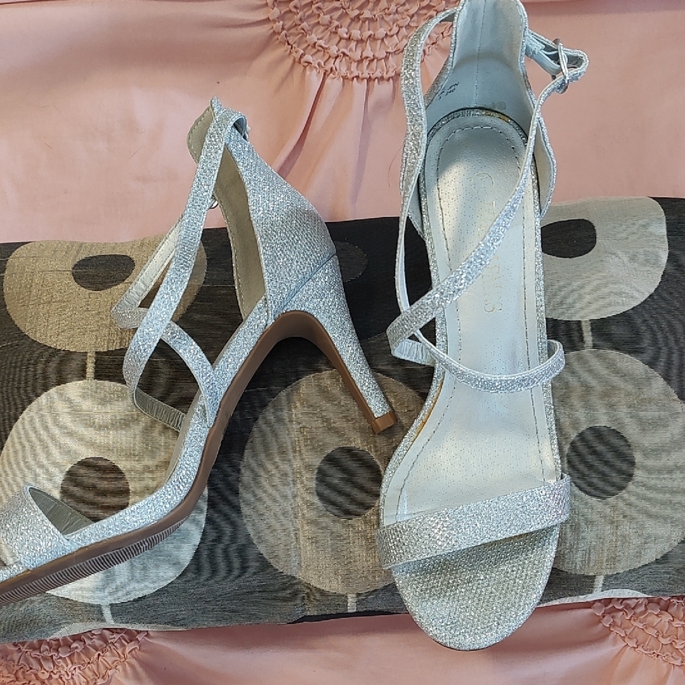 Glittery Silver Strappy Heels Size 7 - Picture 5 of 7